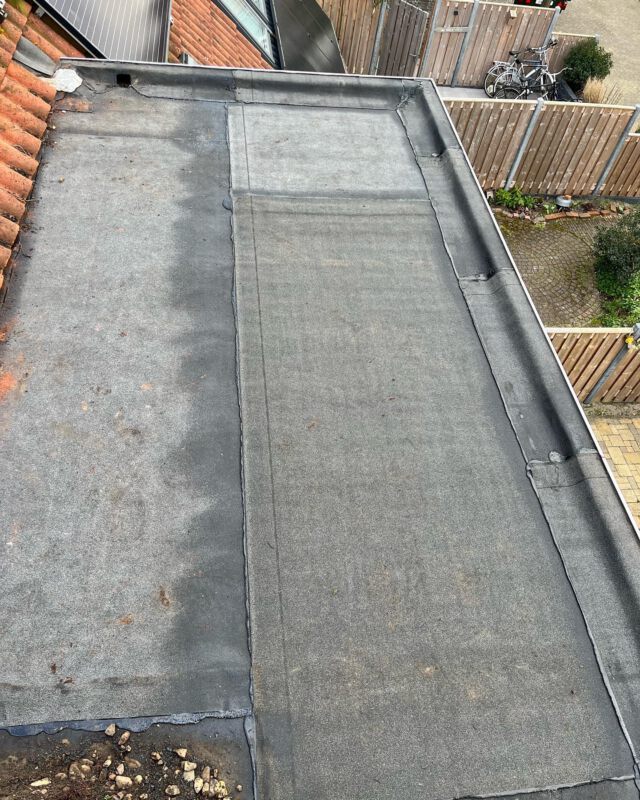 Gedeeld dakkappel voorzien van nieuwe dakbedekking, trim stadsuitlopen.
•
•
•
•
•
•
•
•
•
•
#dakdekker #loodgieter #dakbedekking #plakken #katwijkaanzee