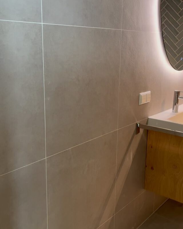 Luxe badkamer afmonteren
•
•
•
•
•
•
•
•
•
•
#loodgieter #badkamer #sanitair #wastafelmeubel #douchescherm #grohe #lichtspiegel