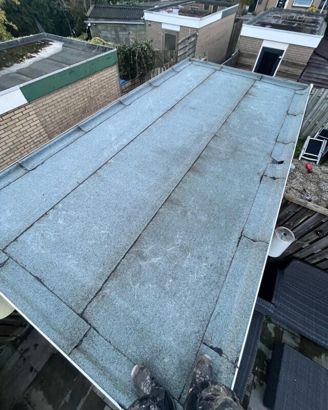 Schuurdak lekkage, opgeleverd met aflopende isolatie en weer netjes dicht gebrand.
•
•
•
•
•
•
•
•
•
•
#loodgieter #dakdekker #bituumplakken