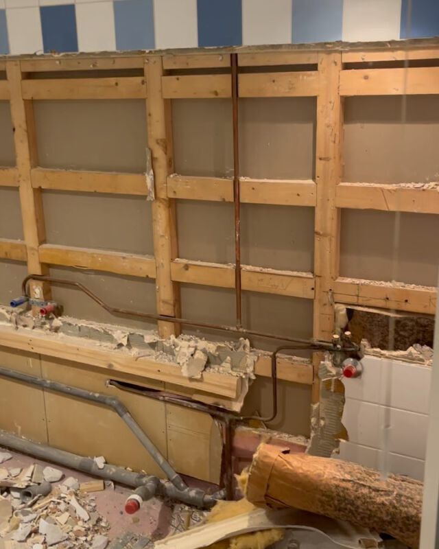 •BADKAMER RENOVATIE•
•
•
•
•
•
•
•
•
#loodgieter #badkamer #tegel #breetloodgieter
